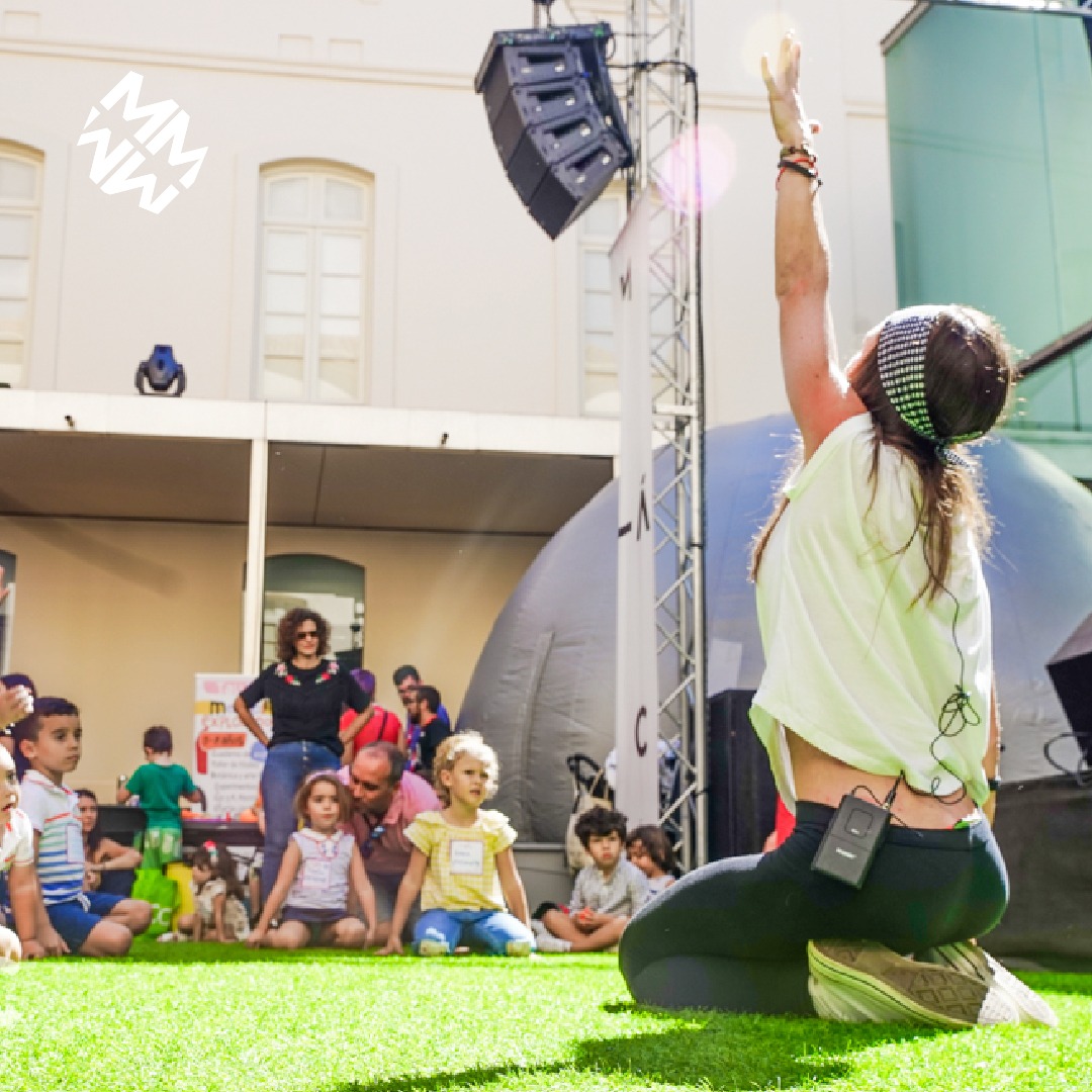 💥🎼 MenudaMúsica ⭕⬆ en ▪ MÁCFestival ▪ junto con <a href="/Tenerife/">Tenerife</a>.lav ofrecen una sesión FAMILIAR de  #BAILE 🕺💃 al ritmo de #música #electrónica, donde trabajaremos la capacidad creativa a través del cuerpo y el movimiento. ¿PREPARADOS?
👉 #MÁCFestival2019 
<a href="/MuseosTenerife/">Museos de Tenerife</a>
