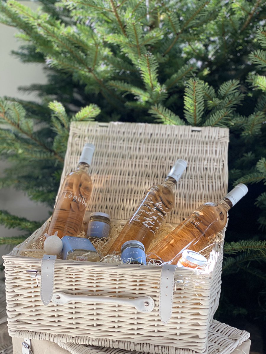 Nos paniers gourmands vous réserve le meilleur de la Provence ! Vous y avez-pensé pour vos cadeaux 🎁 de Nöel ? 

#provence #vins #coffrets #paniersgourmands #vinsdeprovence #organicwine #hampers #christmas #noël