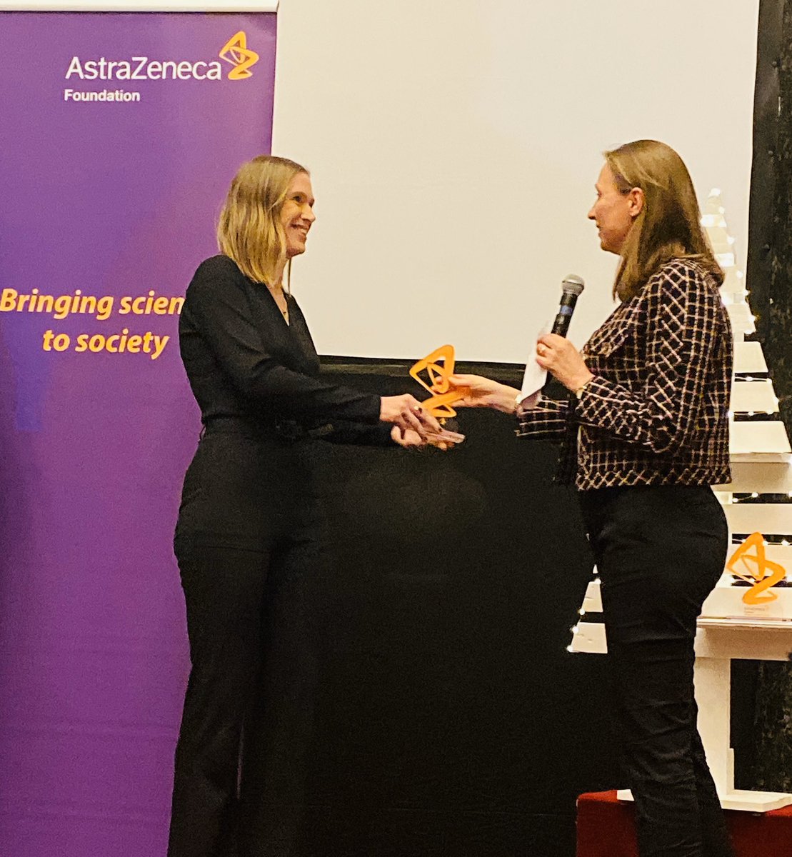 saskiavoo's tweet photo. Thanks AstraZeneca/FWO for honoring my or actually our work on children’s mental health. Thanks great colleagues from ADHDynamic and NL for the great collaboration @ADHDynamisch @d_baeyens @HasseDeMeyer @A_Groenman @liefferin_van @FWOVlaanderen @AstraZeneca https://t.co/feFvfC7y9P