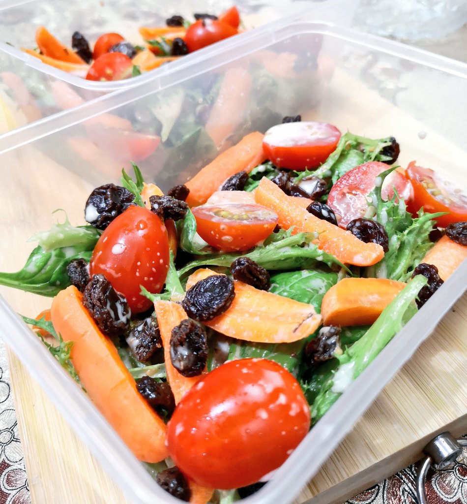 This is my Garden Salad that I prep with all my  #MealPrep - it has Baby Spinach, Baby Carrots, Cherry Tomatoes, Lettuce, Raisins with Roasted Sesame Dressing + a dash of Garlic powder, Italian Spices, Paprika & Pepper || it's just soooo gooood   #LiveHealthy