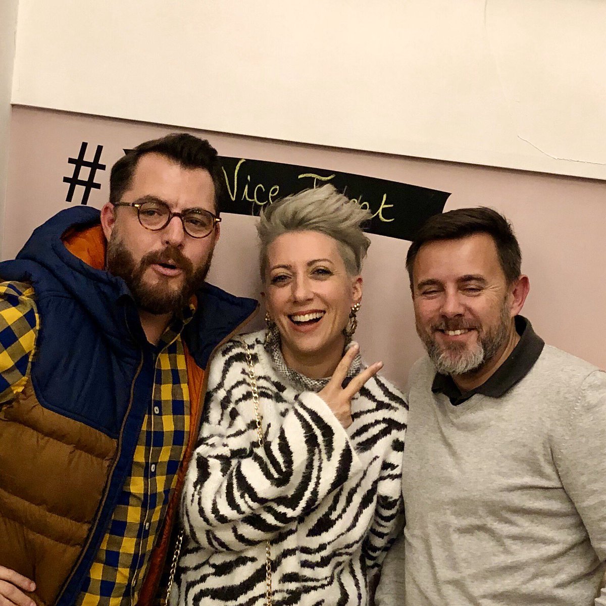 1/3

📸 #SelfieSNT 📸 

Nous sommes TRÈS fier de cette magnifique rencontre avec des #GirlBoss azuréennes !

Merci aux amies de la #VerriereCoworking d’avoir poussé les murs pour nous accueillir !

RDV le 14 Janvier pour la prochaine édition !!