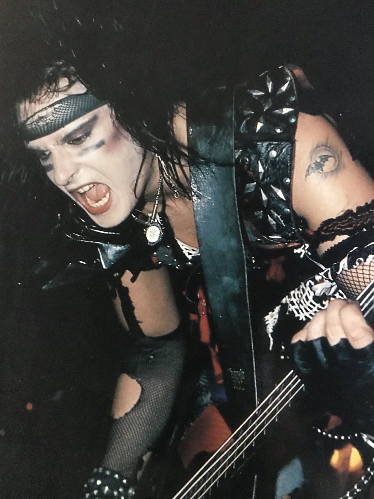 Happy birthday NIKKI SIXX              (      )! 