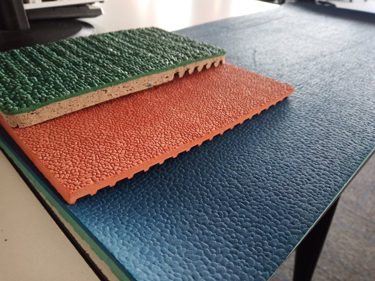 hsesurface's tweet photo. Various colors and thicknesses of prefabricated rubber roll, blue 6mm, red 8mm and green 13mm. #prefabricatedtrack #prefabricatedrubberrunningtrack #prefabricated #rubbermat #rubber #rubberflooring #rubbersurfacing #rubbersurface #waterproofflooring #sportsflooring #sportssurface https://t.co/eH4QlLFpPU