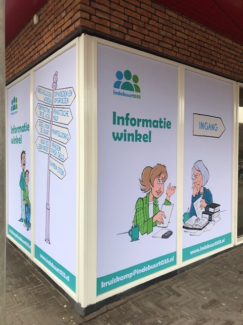 indebuurt033's tweet photo. Zichtbaarheid en laagdrempeligheid is voor Indebuurt033 heel belangrijk. Daarom hebben wij de #Informatiewinkel in Kruiskamp een nieuw 'jasje' gegeven. Onze medewerkers en vrijwilligers staan voor je klaar!
Voor locaties en openingstijden ga naar https://t.co/RUtLRmjxM3 https://t.co/Re1dNMtxtC