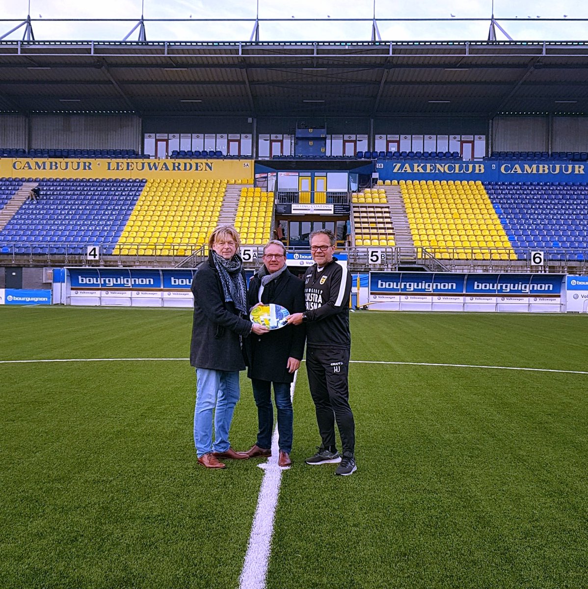 "Nu een bord, straks dé schaal!" Aftrap samenwerking tussen <a href="/CambuurVerbindt/">Cambuur Verbindt</a>, <a href="/WytzeVisser/">Wytze Visser</a> &amp; Post-Plaza

post-plaza.nl/upload/persber…