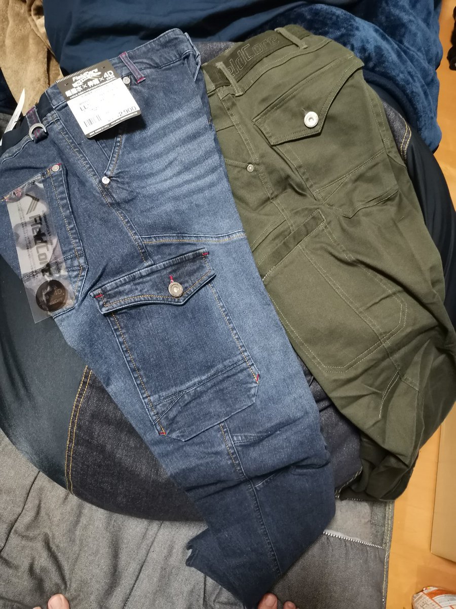 パハロン プロレスyoutube Pjll ワークマンで買ったの届いた カーゴパンツ細みでカッコいい 人生初つなぎ アルミプリントベストは想像以上にカッコよかった ジム用にするシューズもいい感じ ワークマンまじでやるやつ 楽天ショップも裾