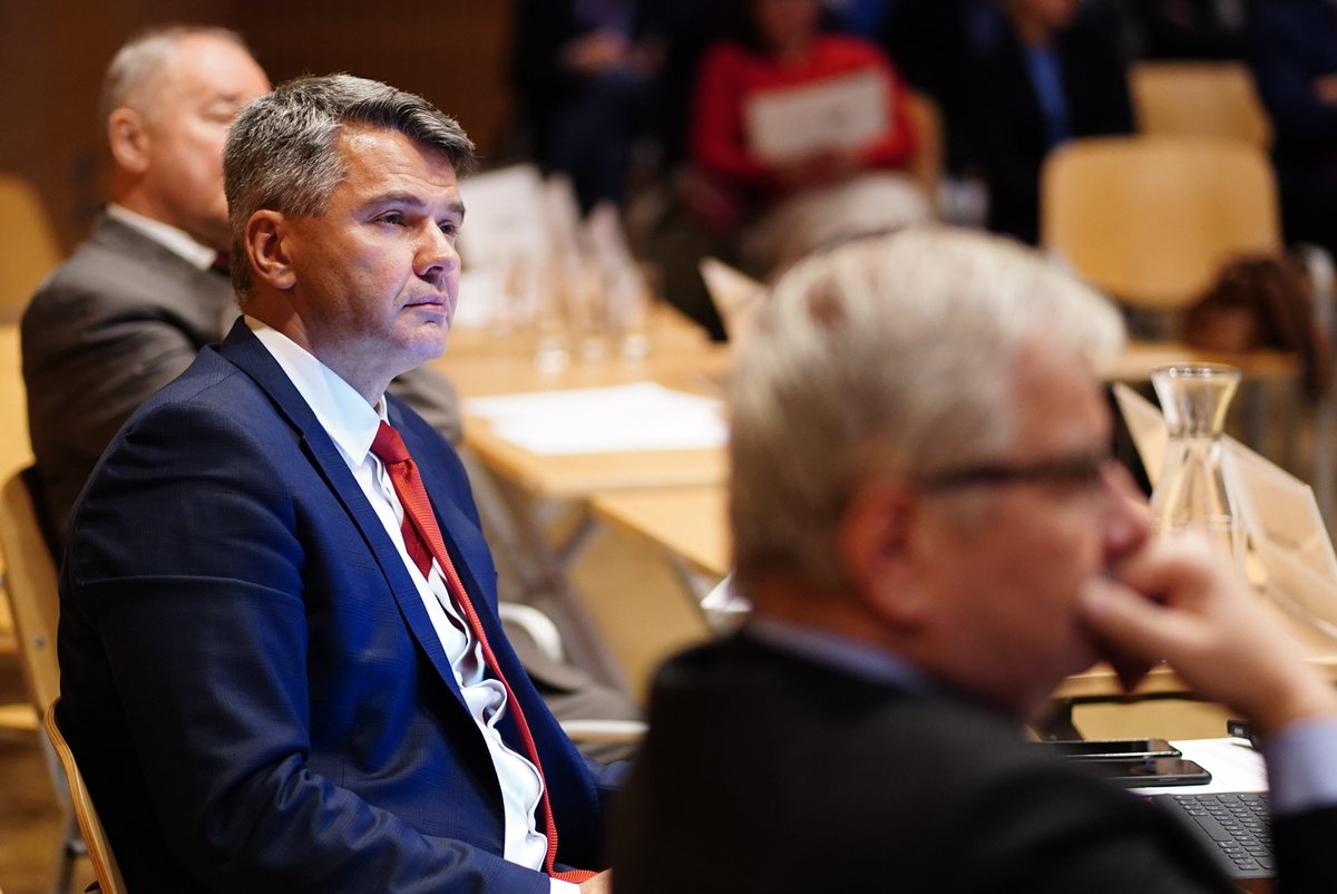 PKardiolog's tweet photo. 👉Profesor Dariusz Dudek - kardiolog podczas pierwszego dnia XX jubileuszowego NFIC Krakow
@PKardiolog #Kardiolog #Kardiologia #NFIC #NowoczesnaMedycyna #Wydarzenie https://t.co/5vXtDYVS2f