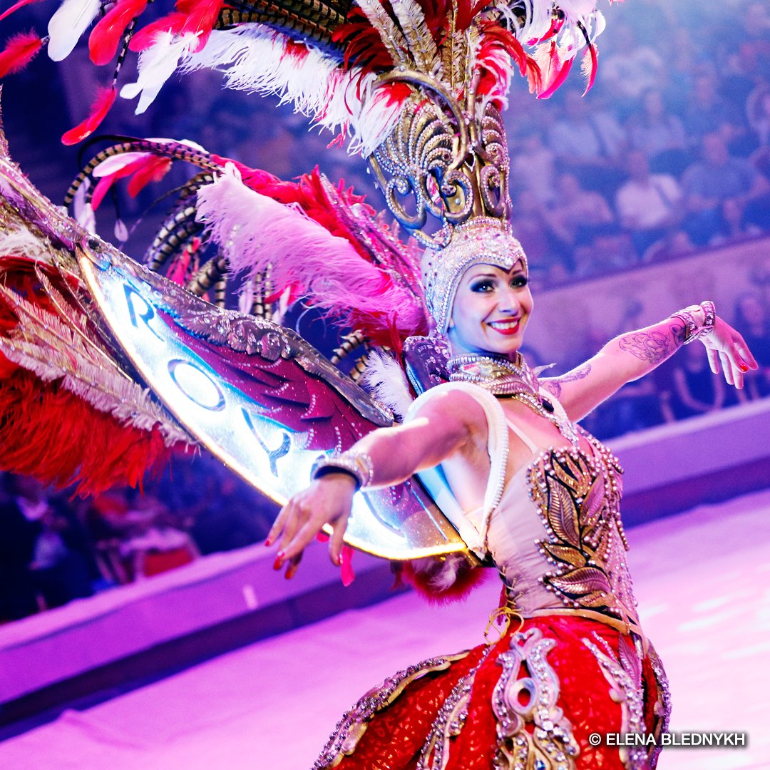 🤹‍♀️ Het #Wereldkerstcircus viert dit jaarop grootse en feestelijke wijze haar 35-jarig jubileum. De crème de la crème uit de internationale circuswereld schittert in <a href="/theatercarre/">Koninklijk Theater Carré</a> en jij kunt op 19 december bij de speciale voorpremière zijn! 🤹‍♀️

#WIN via: 1erang.nl/producties/het…