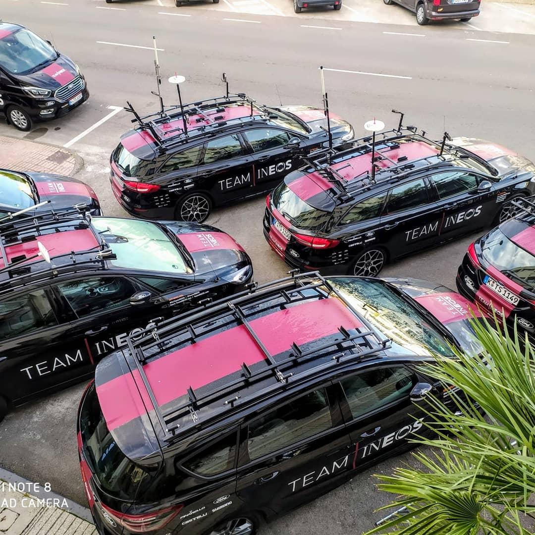 luxcomradreisen's tweet photo. Die Teamfahrzeuge vom Team Ineos stehen in Alcudia bereit. Im Laufe des Tages kommen die Fahrer an und starten die Vorbereitung auf die Saison 2020.

#luxcom #rennrad #radsport #radstation #cycling #mietrad #fahrradverleih #mallorca #alcudia #playademuro #triathloncamp #radreise https://t.co/ueUgPUIObI