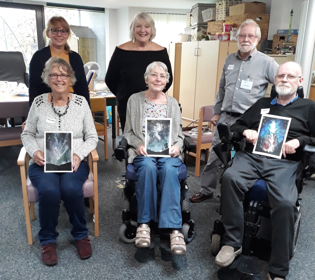 Our new Art Group offers adults with a life limiting illness the chance to try a range of art, with the expert support and guidance of members of the Smalley Art Group. All abilities welcome.
For more information - treetopshospice.org.uk/wellbeing - or contact the Team on 0115 949 1264
