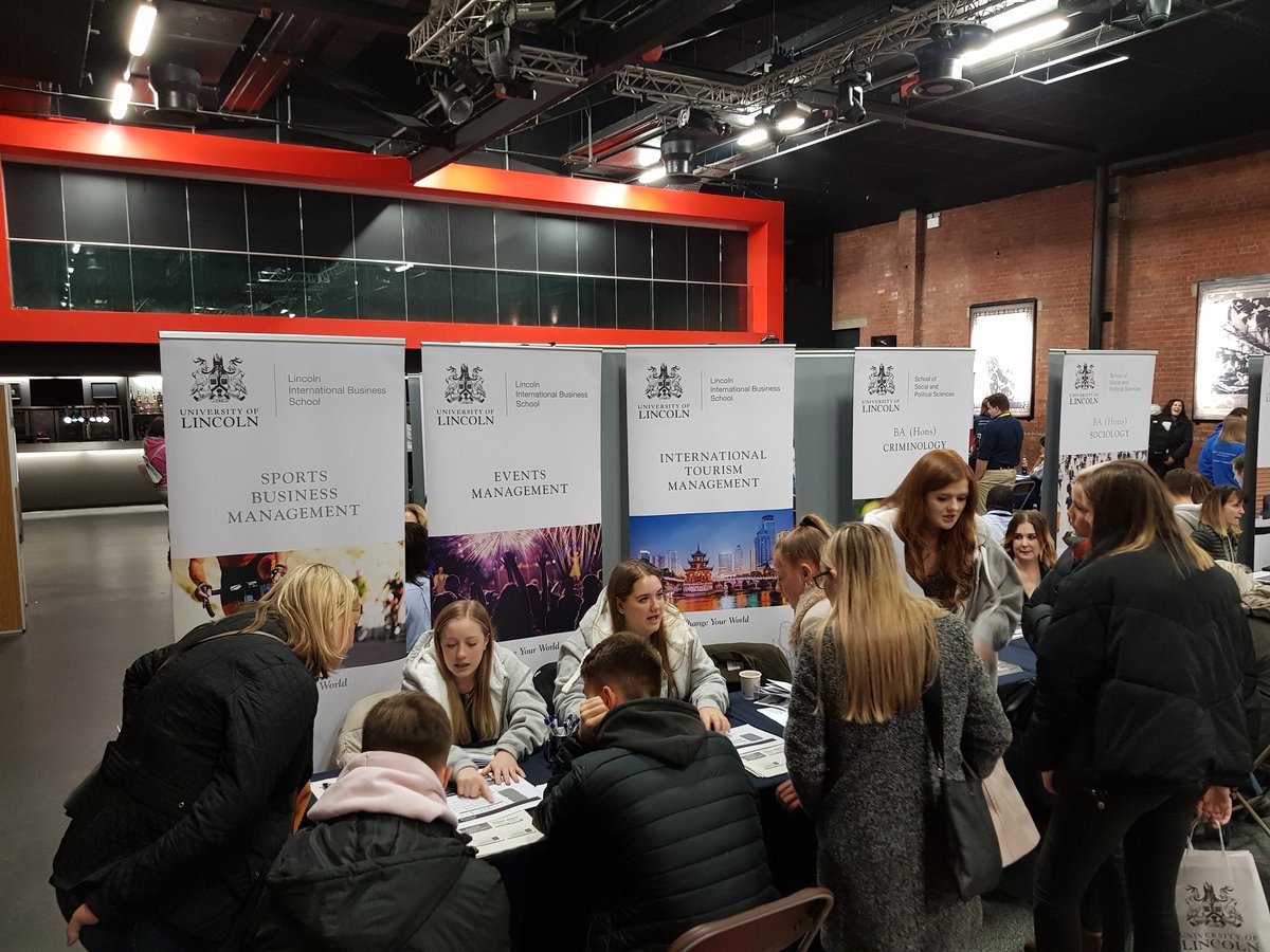 ClaudiaSima2's tweet photo. A very busy Tourism, Events @unilincoln @UoLBusiness Open Day!
Our fantastic student ambassadors @work
Jess Yallop Sports Business Management
Demi Winch Events Management
Rebecca Cardell Tourism Management https://t.co/aWXxHTEcCH