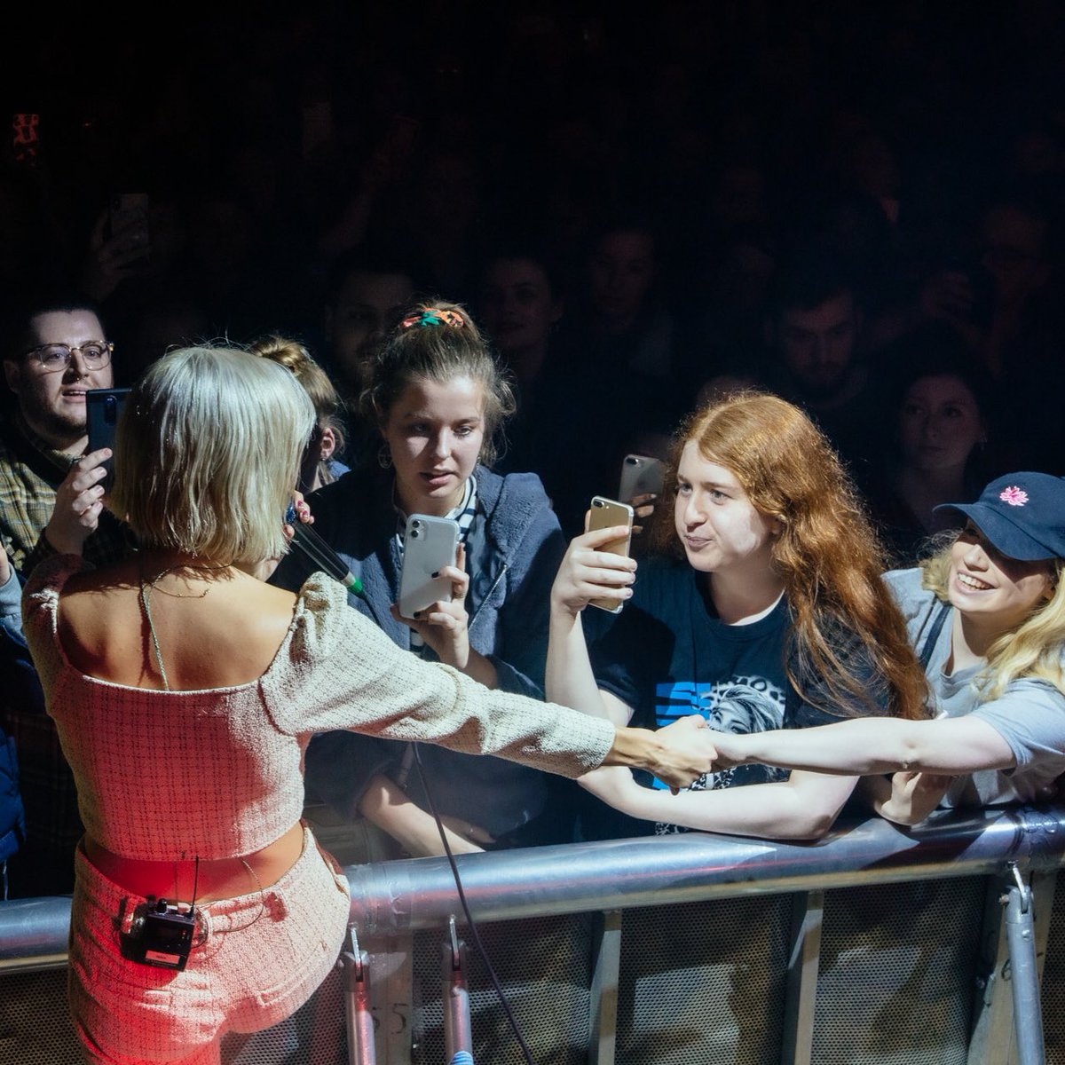 ninanesbitt's tweet image. THE FLOWERS HAVE FALLEN 🍃

thank u so much for last night london, one of my favourite gigs I’ve ever played!!! see u in 2020 💕