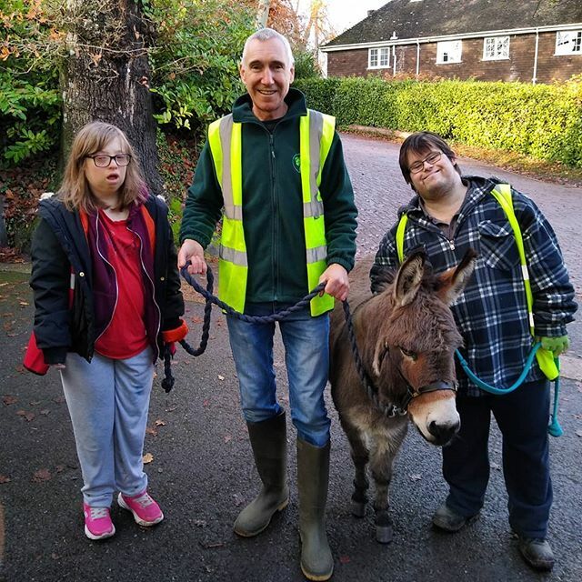 MinsteadTrustTS's tweet photo. Here's a post from animal care #newforestdayopportunities 
Last Thursday on our donkey walk this is Thomas, Laura and Steve the volunteer walking Alfie .
#minsteadtrust #minsteadlodge #minstead #newforest #newforestdonkey #donkey #animalcare #animalthera… https://t.co/ReOAfRcbcV https://t.co/0ZJPLVuF6C