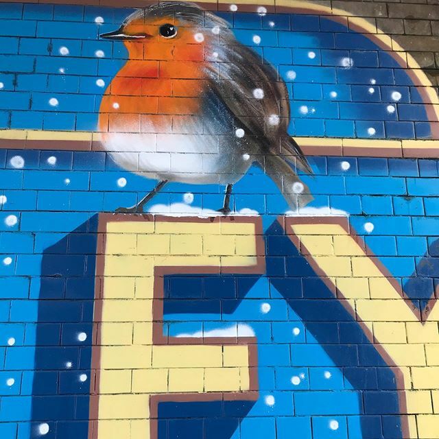 A Christmas robin has landed on the E in the #brockley sign. Nice touch by <a href="/lionel_stanhope/">Lionel Stanhope</a> #streetart #art #London
