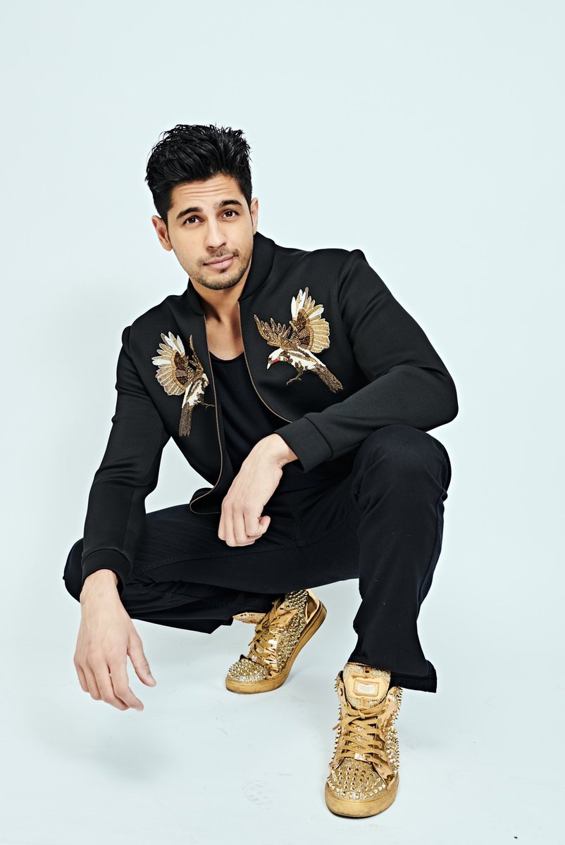 SidMalhotra's tweet photo. What is life without #MyGoldenMove? Like it or Love it? Share yours and I will decide if you can meet me at this exclusive @tatamotors Altroz event in Goa on 19th December!
Click-Share and Win in 2 simple steps. Visit https://t.co/orz7nmCPiA to know more. https://t.co/3NY7ULQDKo
