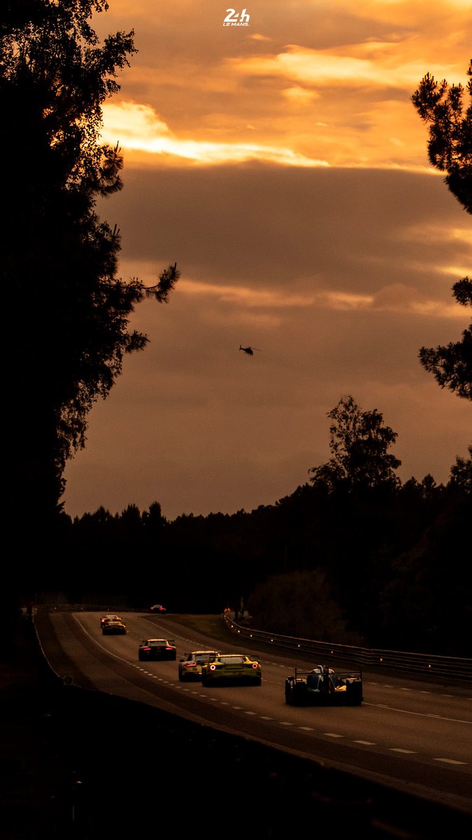 24hoursoflemans's tweet photo. [#WallpaperWednesday 📲]

Wednesday gift! 🎁😘

#LeMans24 #Motorsport #Racing #Porsche https://t.co/5wsyR5bR8L