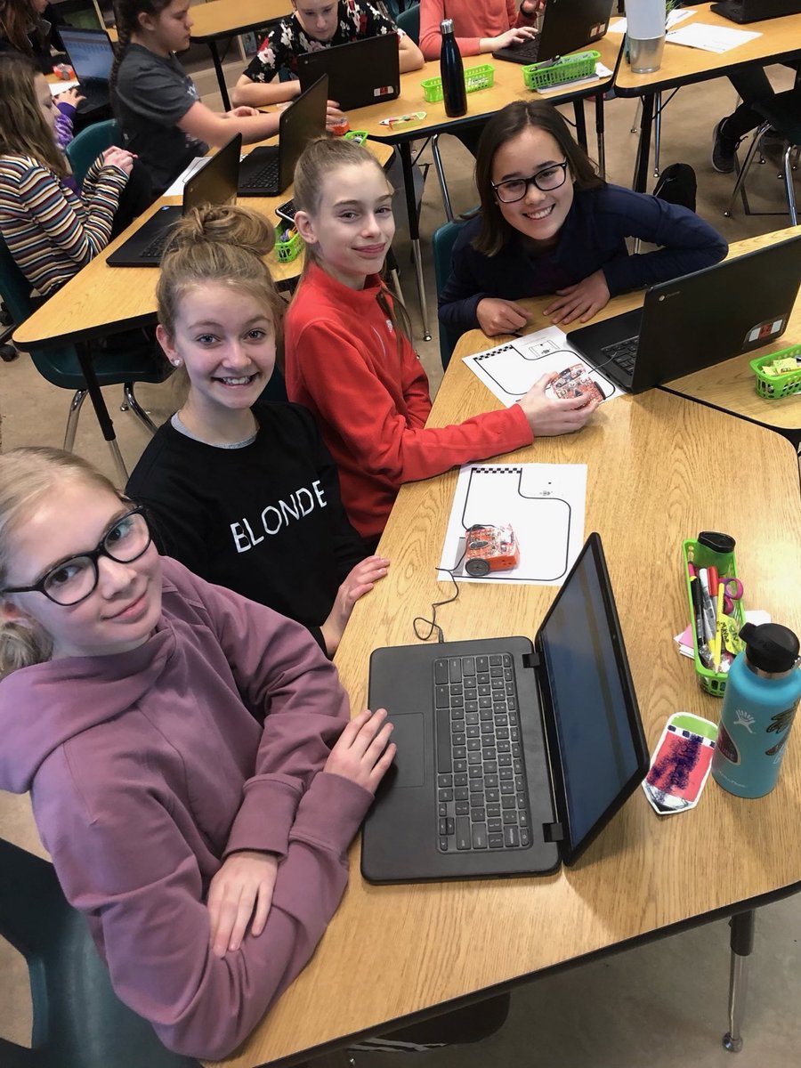 ecole_michael's tweet image. Coding our robots to go through mazes! #saskcode #cancode #clcweek @learningcode