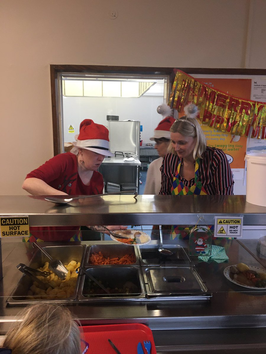 bannps's tweet photo. School Christmas lunch. Yummy!! https://t.co/PFvpMIxcKW