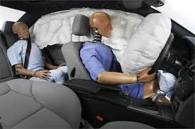 #SabíasQue se denomina #SeguridadPasiva o secundaria a los dispositivos que incorpora el #vehículo con el fin de evitar o reducir las consecuencias de un #accidente sobre los ocupantes. Como el #cinturóndeseguridad #airbag #reposacabezas #SeguridadVial