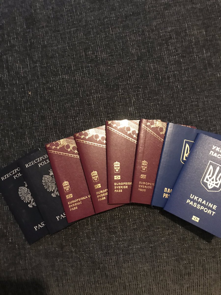 swetarda's tweet photo. Когда у всех в семье по несколько паспортов 😂 https://t.co/YosT2yxKyc