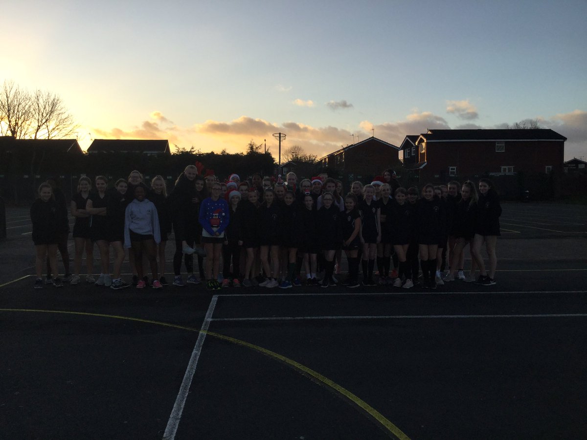 Last Netball Training of the 2019🏐.  See you all in 2020! 
Christmas hats looking awesome 😎☃️🎄 #Netball #NunneryGirlsCan #ChristmasFun