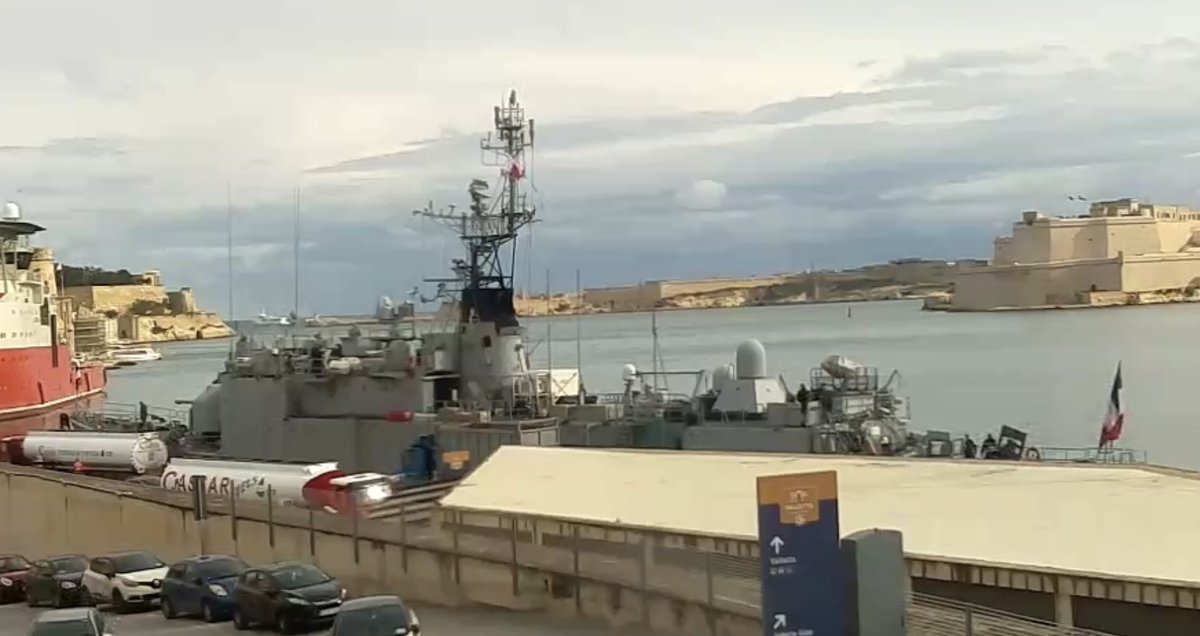 WarshipCam's tweet photo. French Navy D'Estienne d'Orves-class offshore patrol boat FS Commandant Birot (F796) docked in Valletta, Malta - December 11, 2019 #commandantbirot #f796 https://t.co/uASGw8KEsJ