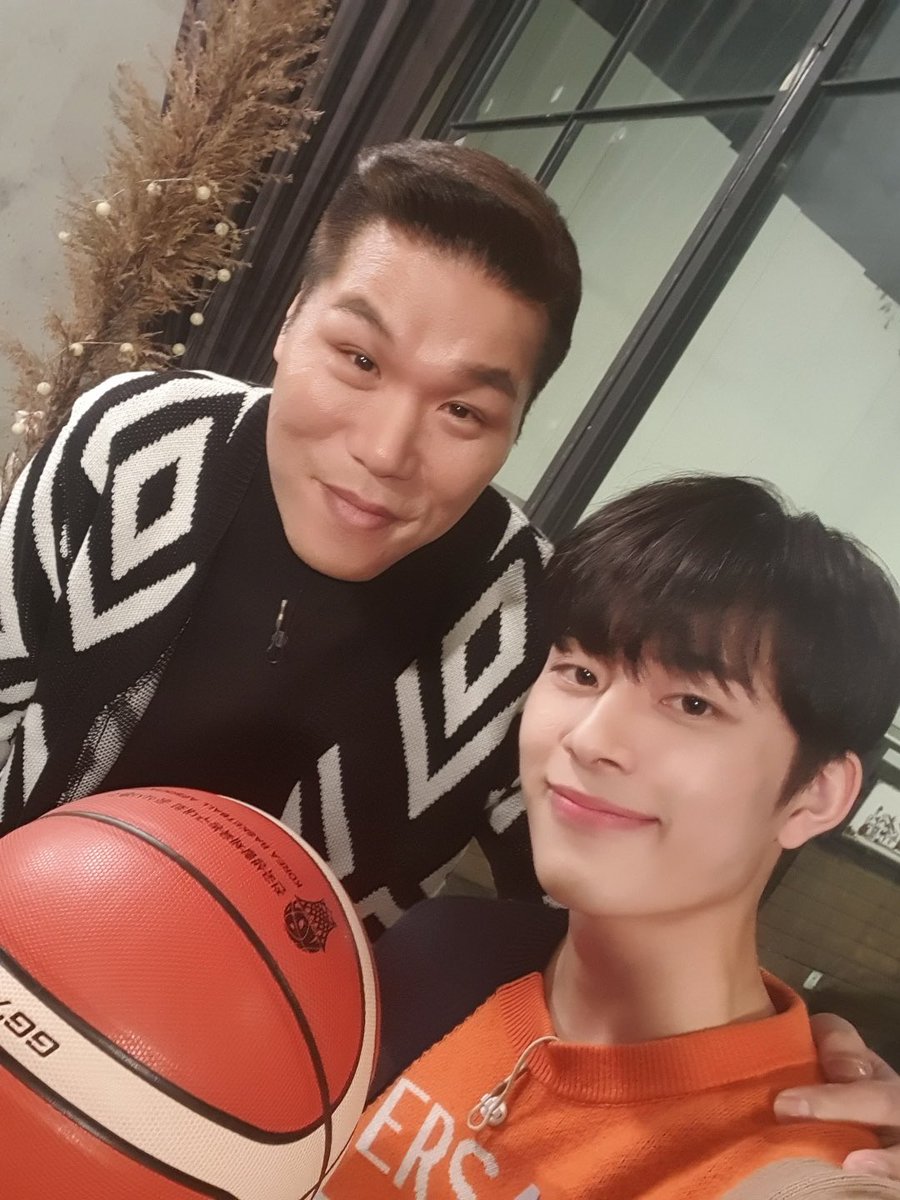 [#유선호] 감독님이랑 첫만남!! 너무 기대되네요🏀 행복하게 촬영하겠습니다 아자아자 핸섬타이거즈 화이팅🥰 #진짜농구 #핸섬타이거즈 #서장훈 #SBS