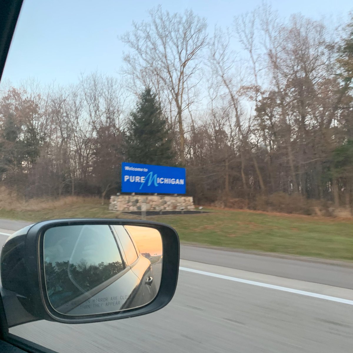 TheRobbSaysThis's tweet photo. If you missed the Road trip to @BellsBrewery in Kalamazoo to get an Advent beer box take a look here. Road trip to Bell’s General Store in Kalamazoo, MI https://t.co/nTgWPyqahz #robbsbeertalk #craftbeer #michiganbreweries #beer #craftbeerreviews https://t.co/vayJQ6Oetw
