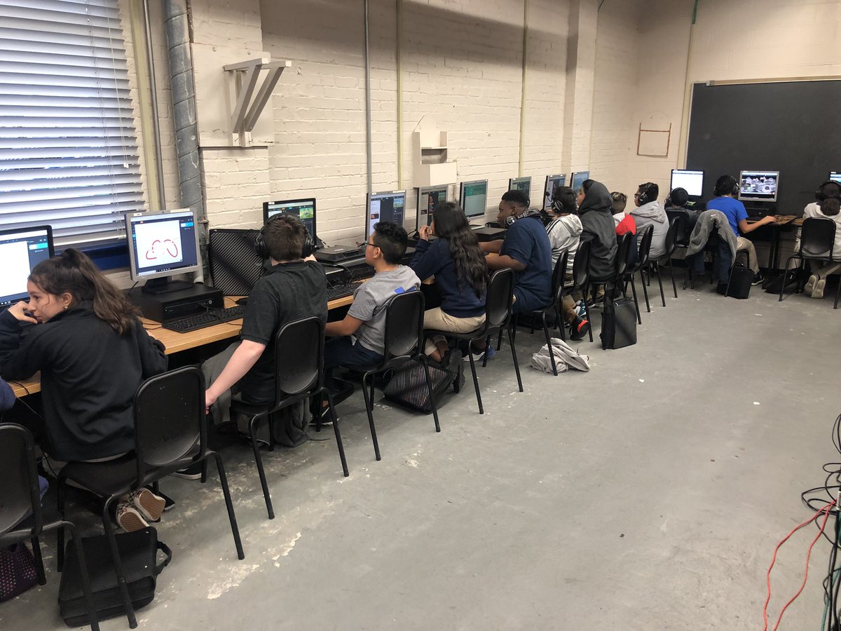 AHMSRobotics's tweet photo. Robotics class is all over “Hour of Code” https://t.co/cBmA29J1v5