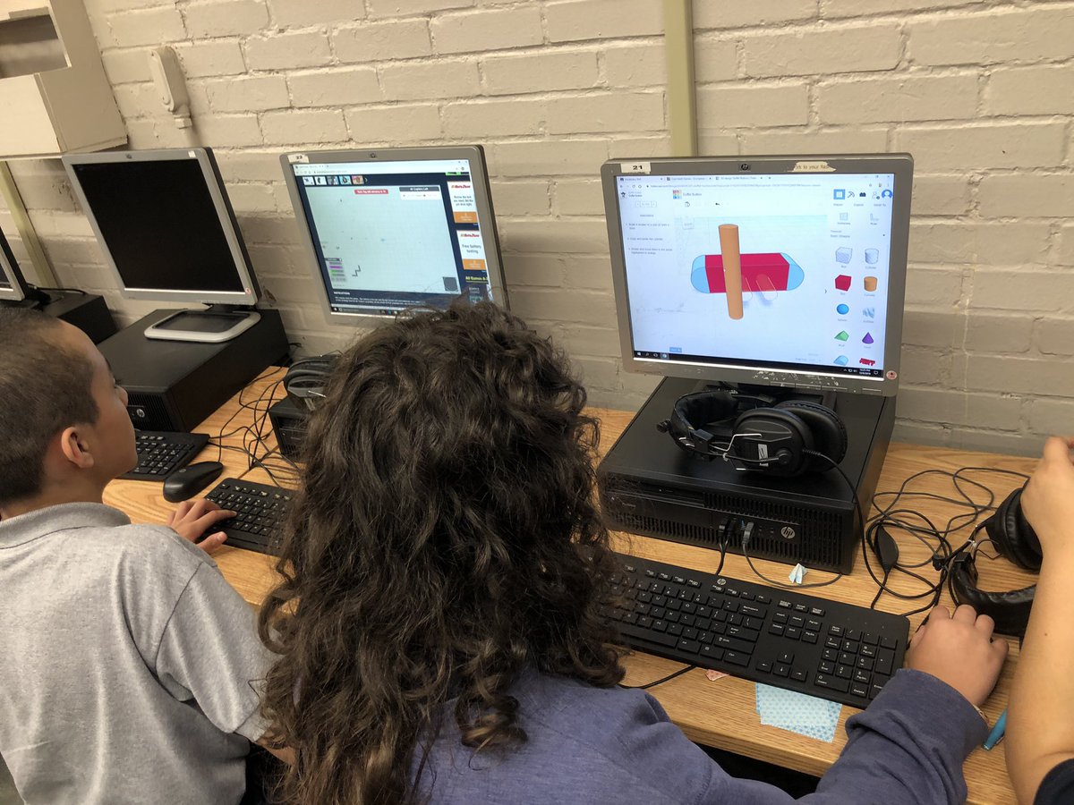 AHMSRobotics's tweet photo. Robotics class is all over “Hour of Code” https://t.co/cBmA29J1v5