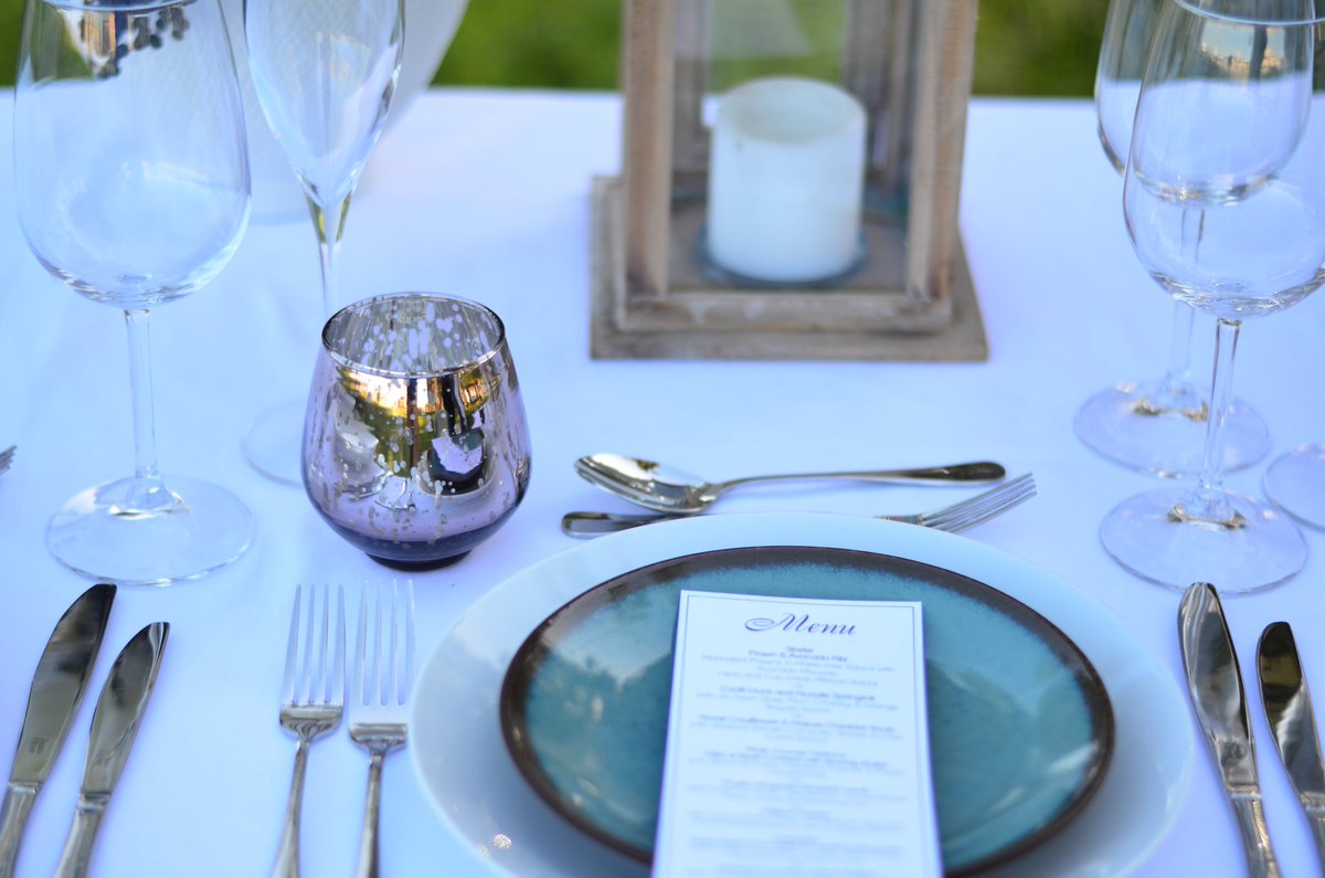 blankeventsZA's tweet photo. Styling tables with colour and raw elements to match the nature setting and surrounds.
.
.
. 
#table #decor #blankevents #eventstyling #event #eventarmy #candle #flowers  #florist #outdoor #outside #nature #green #tablesetting #yearend #galadinner #corporate #function #wedding https://t.co/N3JmEtonvi