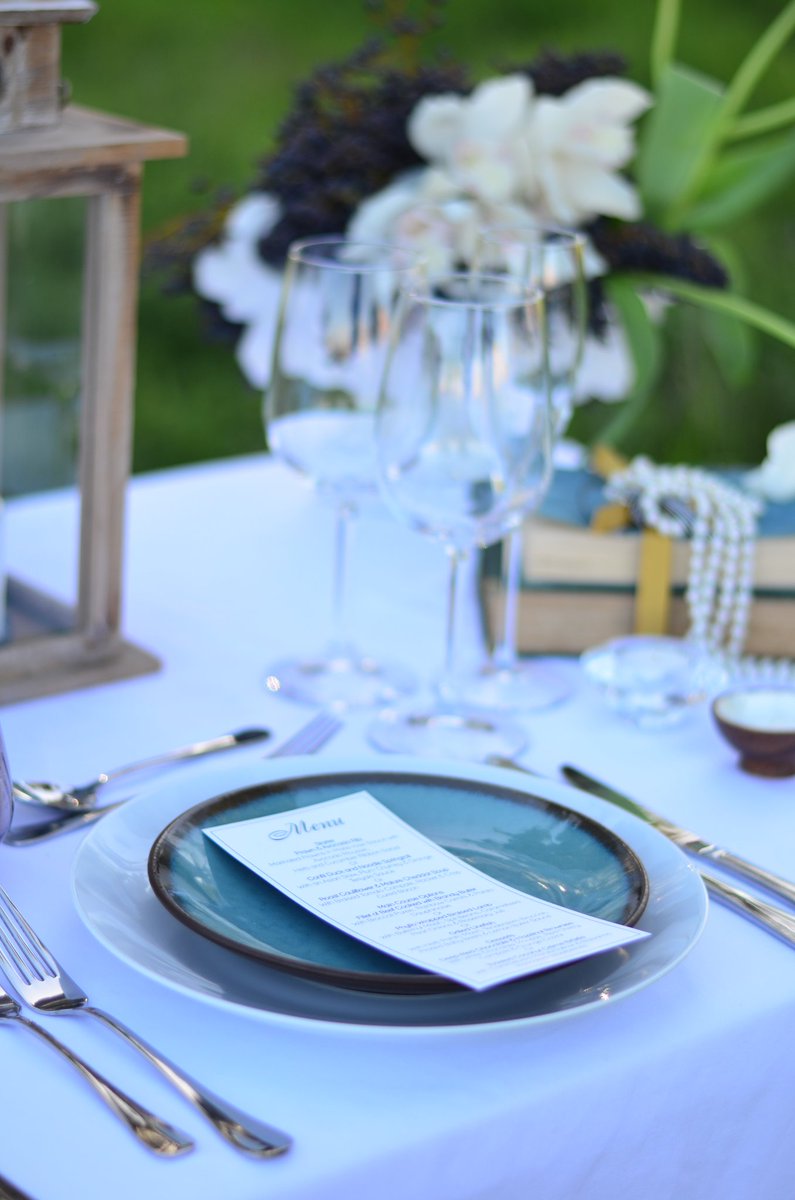 blankeventsZA's tweet photo. Styling tables with colour and raw elements to match the nature setting and surrounds.
.
.
. 
#table #decor #blankevents #eventstyling #event #eventarmy #candle #flowers  #florist #outdoor #outside #nature #green #tablesetting #yearend #galadinner #corporate #function #wedding https://t.co/N3JmEtonvi