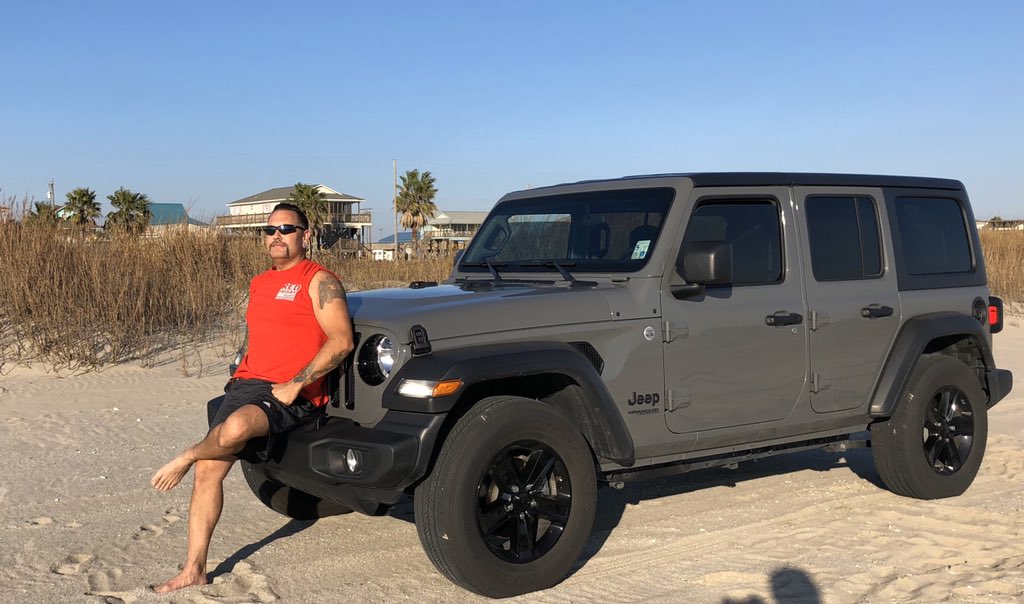 Just a warm December day in #SWLA & rollin’ on Holly Beach last Fri! Picked up a contractor bag full of plastic waste & glass, too. #JeepLife #JLU #USSThunderMoon /#JeepMafia #Louisiana #GulfOfMexico #CoastalConservation #CCA