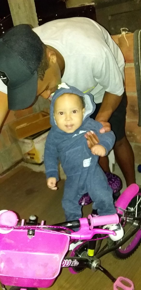 KarolG53's tweet photo. Vou levar cmg nossos melhores momentos e sempre vou lembrar do amor que você tinha pelo meu filho. Descansa em paz meu amor 🖤 https://t.co/vCICzGeysz