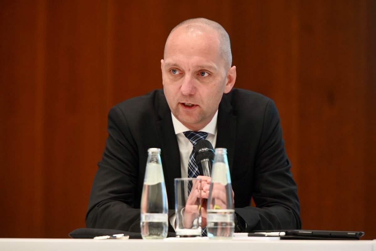 Der_BDI's tweet photo. Im Gespräch mit Hans-Georg Engelke (@BMI_Bund) und Patrick Hennies (@henkel_de ) erklärt Axel Petri (@deutschetelekom) "Wir brauchen internationalen Austausch mit Unternehmen und müssen aber auch Rechtsrahmen vereinheitlichen - Digitale Sicherheitsunion" am #TdS19. https://t.co/wHihBQ4XFl
