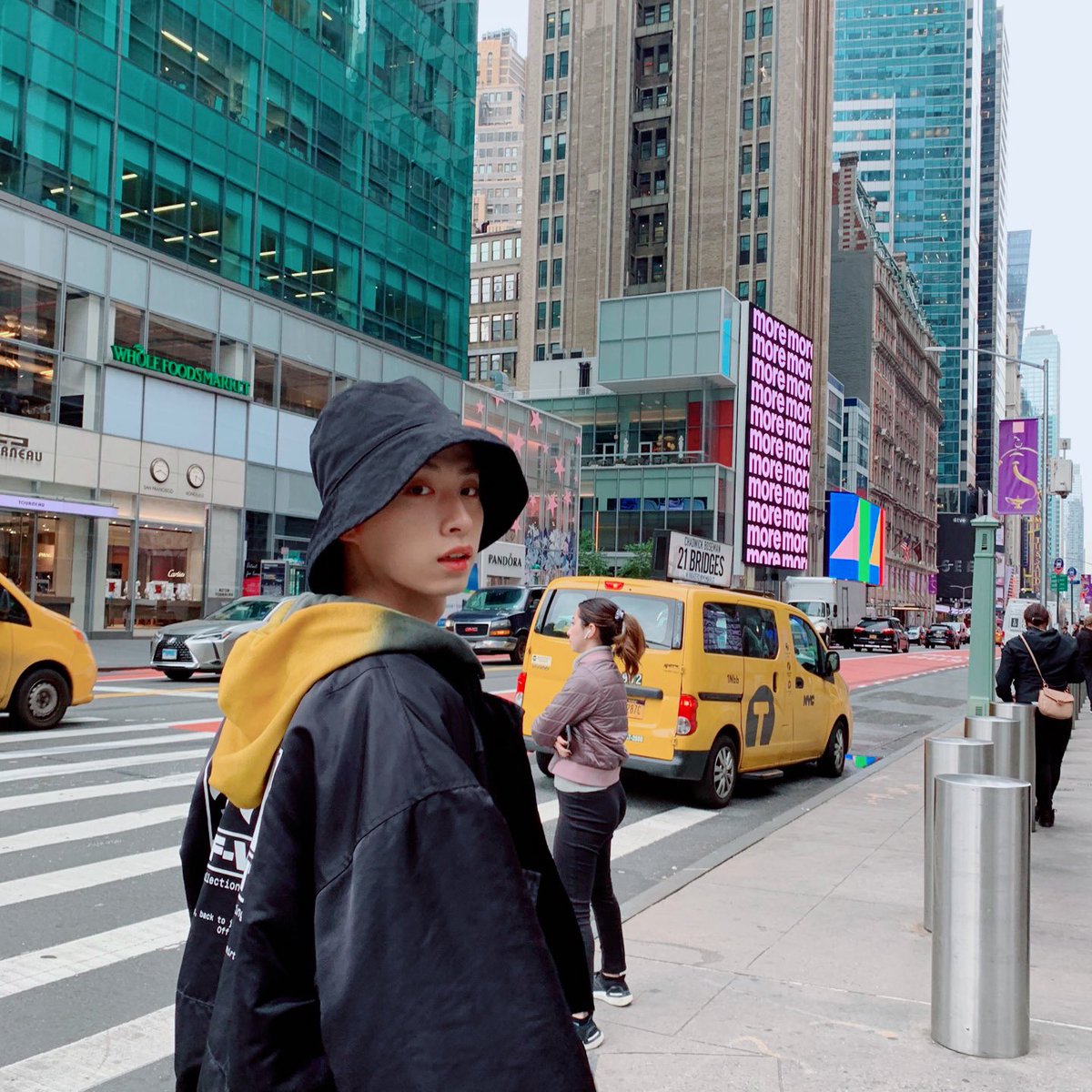official_ONEUS's tweet photo. [#WOONG_MERA]

오늘은 룸메 시온이 특집입니다...❗
🔥❓ 도도한 동듀공듀님에 뉴욕 
탐방기 (아침 산책)🇺🇸🐘📸

#HWANWOONG #환웅 #웅메라 https://t.co/Xo01csjHb4