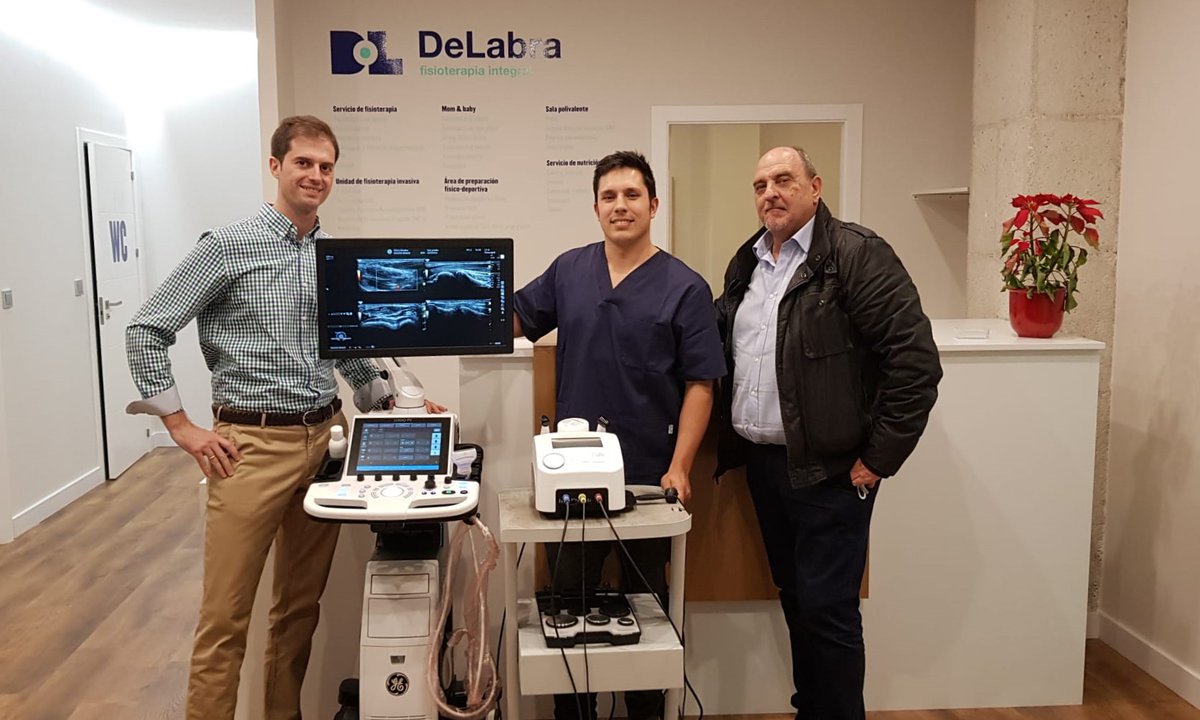 primfisio's tweet photo. DeLabra Fisioterapia Integral de #Murcia incorpora la #fisiotecnología más avanzada. Sus pacientes ya pueden disfrutar del equipo de diatermia #TcareCompact de @easytechitalia y de la ecografía avanzada que ofrece el @LogiqP9 de @GEHealthcare https://t.co/UKD6hP61Ix