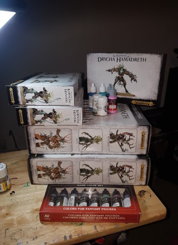 Bewitching_Fawn's tweet image. Christmas came early for me #ageofsigmar #Sylvaneth So excited to experiment with an airbrush on the #TeamTree fam