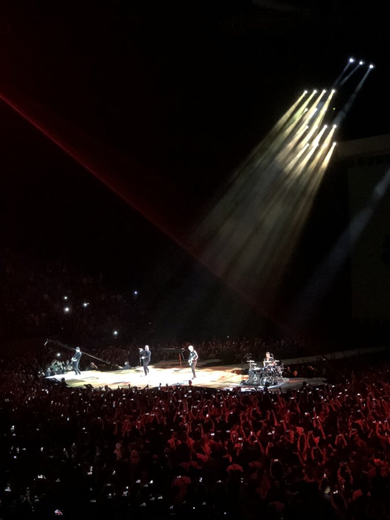 LiveSmart's tweet image. Kickstarting #SmartU2TourPH tonight with Sunday Bloody Sunday! #SmartMusicLive