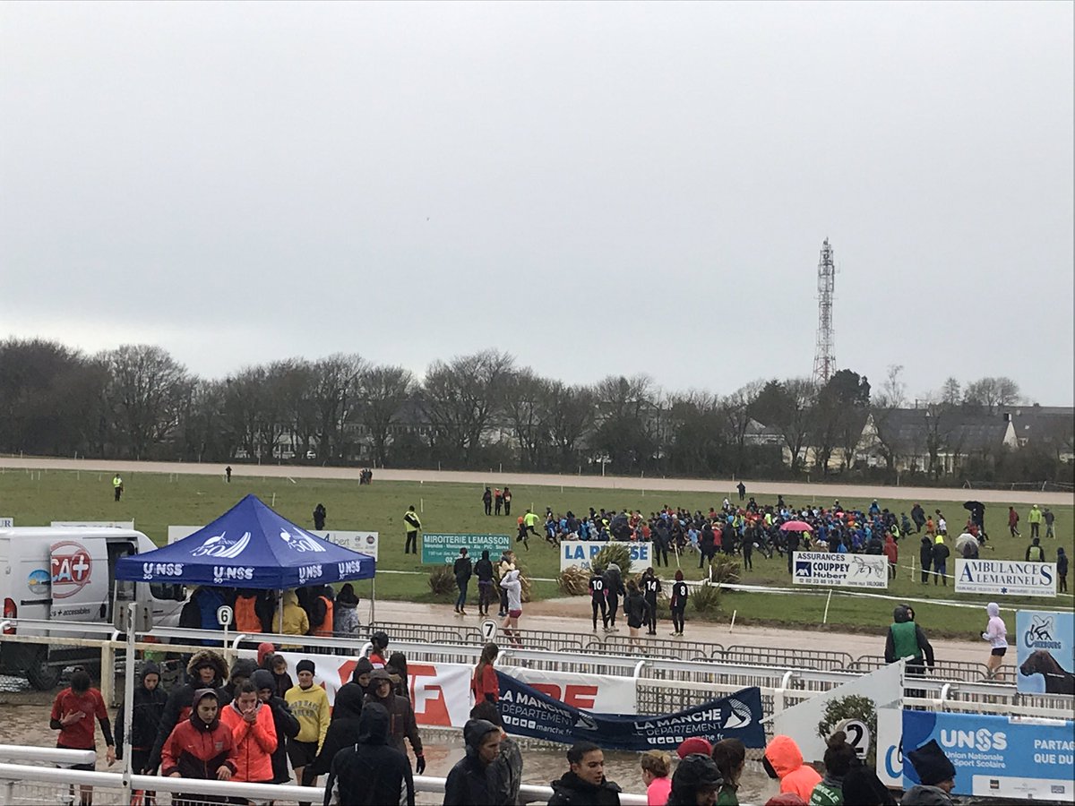 En direct de la Glacerie, cross Academique,sous l’eau et dans le vent comme il y a 15 jours, mais le froid en plus 🥴