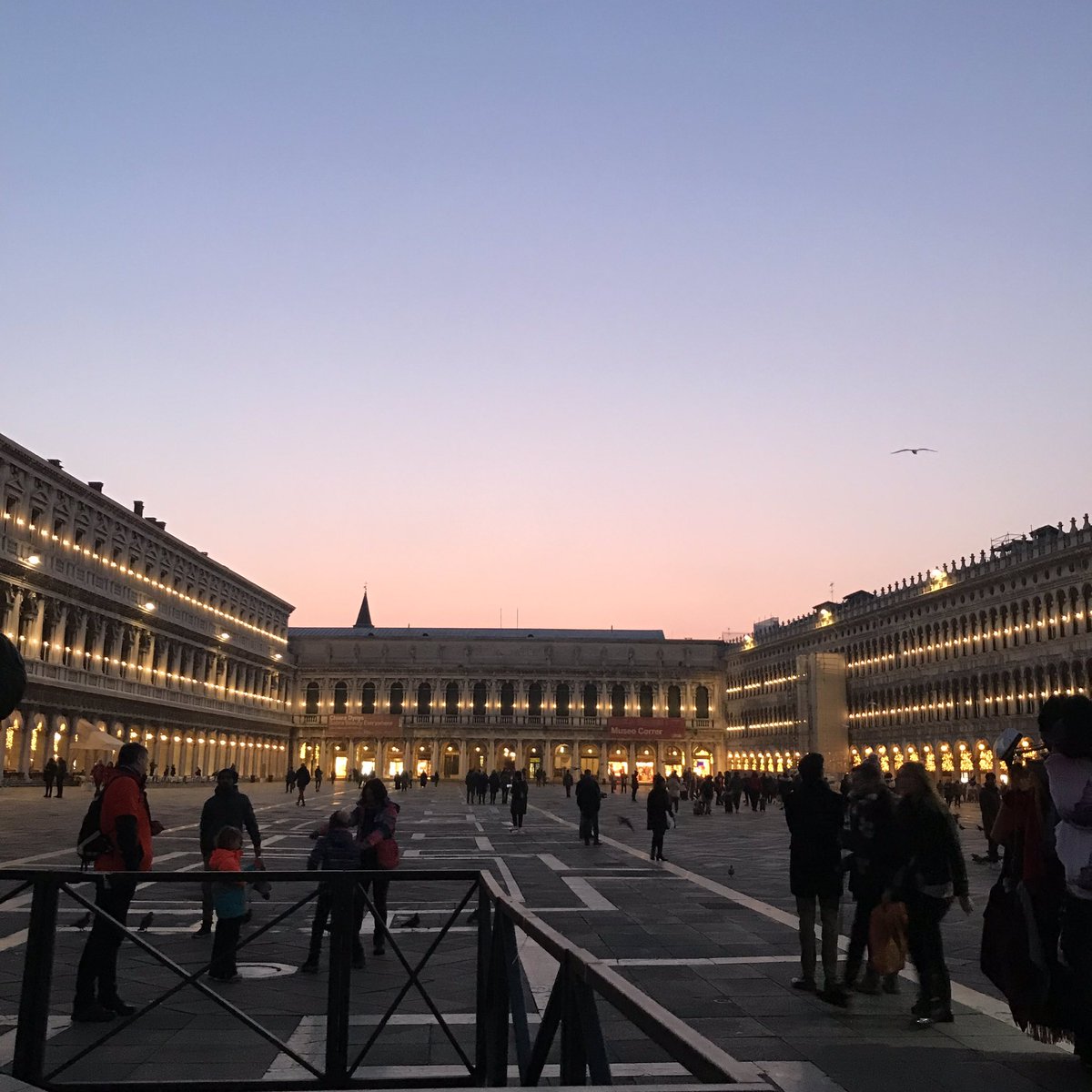 caiitlincarroll's tweet photo. Venice is so beautiful 😦 https://t.co/w8i5tGNxD8