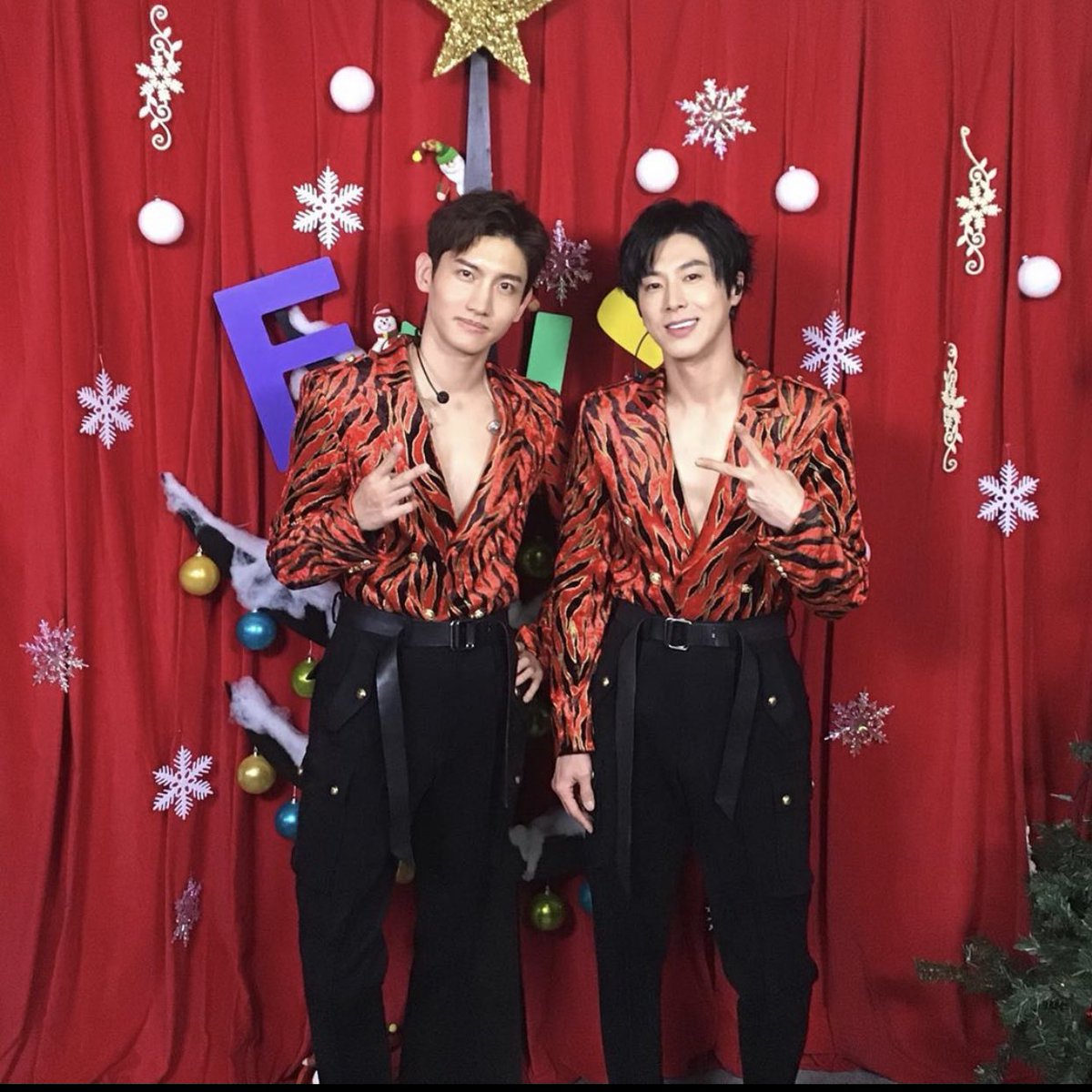 _y_u__k_a_'s tweet image. やっとIGあがった！

instagram.com/p/B57zAumhX9Q/…

ドキドキ💓

#FNS歌謡祭　#FNS歌謡祭東方神起楽しみ ユノ チャンミン YUNHO CHANGMIN 유노윤호  정윤호 최강창민 심창민   #東方神起 TVXQ  동방신기