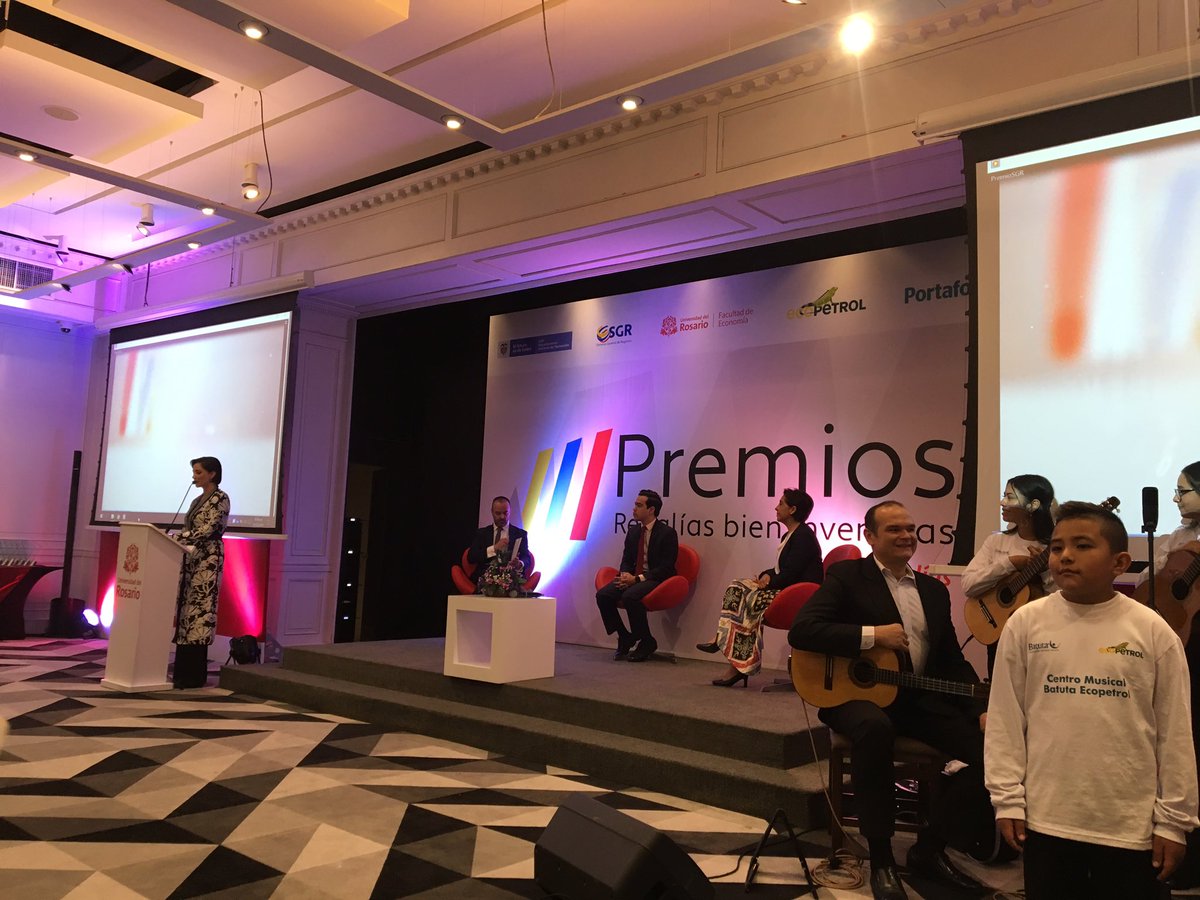 JuanMGallego1's tweet photo. @DNP_Colombia @URosario @urnadecristal @Fedemunicipios @FNDCol Tercera entrega de #Premioregalias una iniciativa que busca el cierre de brechas territoriales y el desarrollo territorial. Una iniciativa que hemos impulsado desde @EconUrosario en trabajo conjunto con @DNP_Colombia. Orgulloso de participar en este proyecto. https://t.co/hkBQmYRrv1