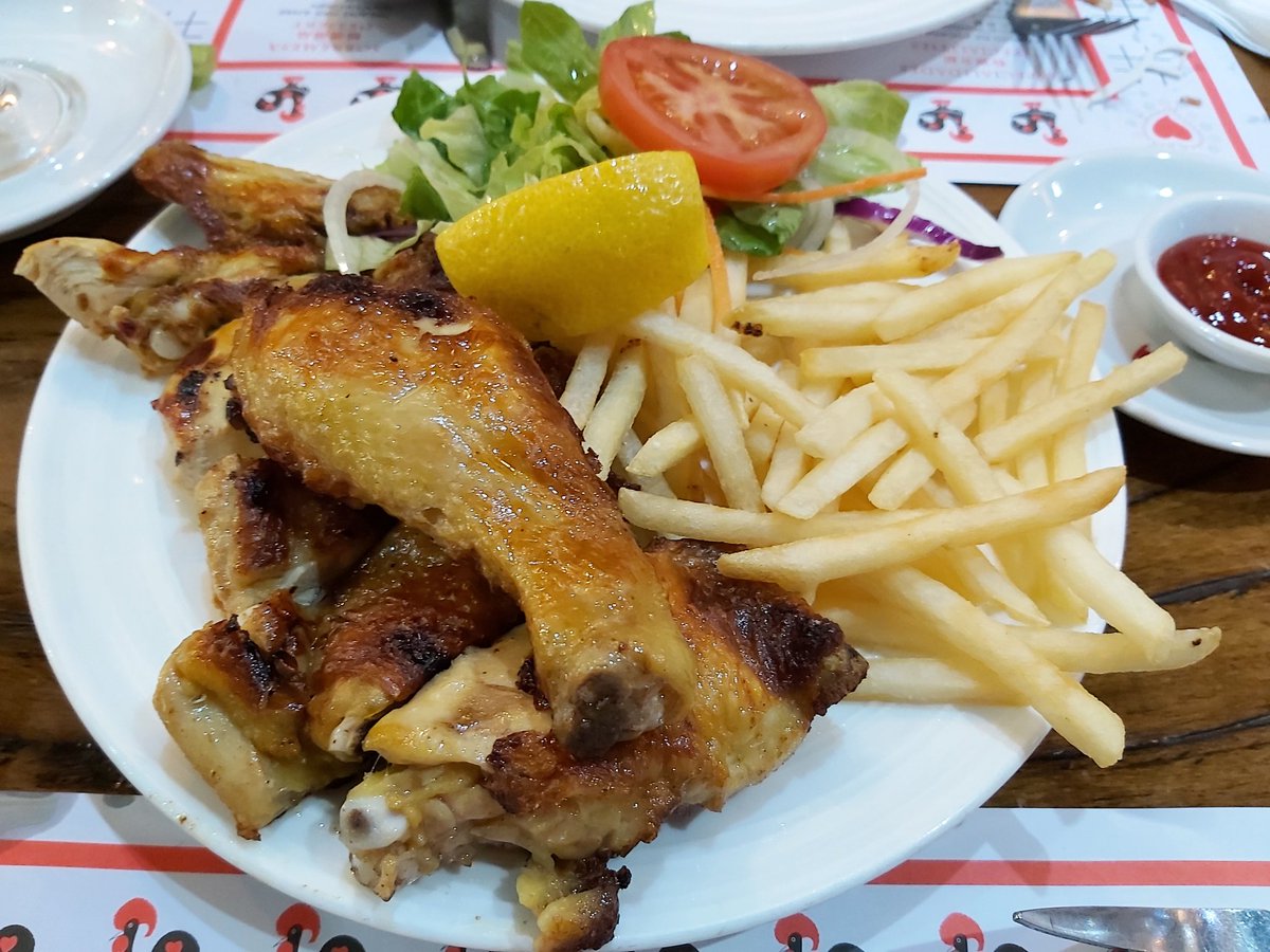 cybernrg's tweet photo. Day trip to @MacaoChina... So what should we have for lunch? Portuguese roasted chicken of course!  @localguides #chicken #food https://t.co/r8YCFkRPvy