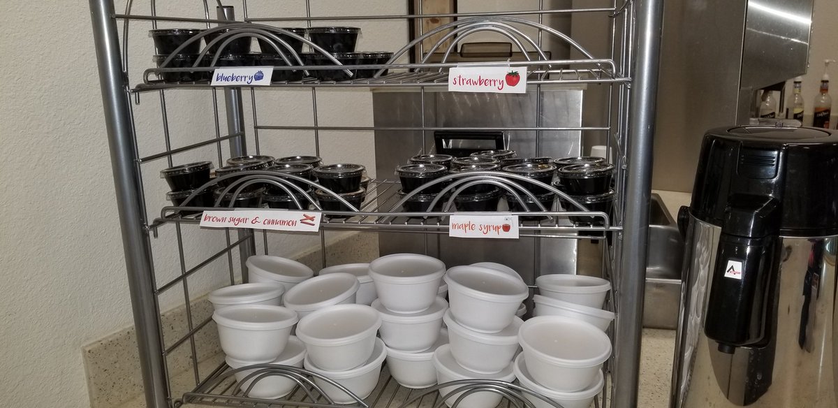 CHSspartanCafe's tweet photo. Its COLD out there Spartans. Stop by #thePerk☕ and grab a custom made bowl of oatmeal. #breakfastofSpartans #BISD #CHS @BURLESONCNS https://t.co/cqZXxDt9TQ