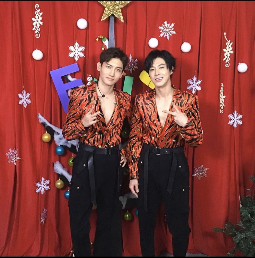 isashinki's tweet image. 東方神起最高👍👍👍👍👍👍👍👍
かっこいい😍かっこいい😍
ユノ～チャンミン～お疲れ様でした😌👏🏻💮Guiltyかっこよかったよ(｀✧∀✧´)最高！👍💘
#FNSサイン欲しい 
#FNS東方神起楽しみ
XV
Guilty
#FNS歌謡祭
toho15th 
まなざし
東方神起LIVETOUR2019_XV