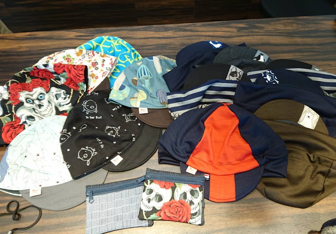 cyclonechee's tweet image. #coggey ららぽーと横浜店様に納品をして参りました！この時期ヘビーローテのウール耳つきキャップは初公開の新色がありますよ！
コギー様ではただいま車体購入時にコーティング施工された方に豪華商品が当たるChristmasクジが引けるそう！
こちらもぜひ試してみてくださいね✨
#cyclone