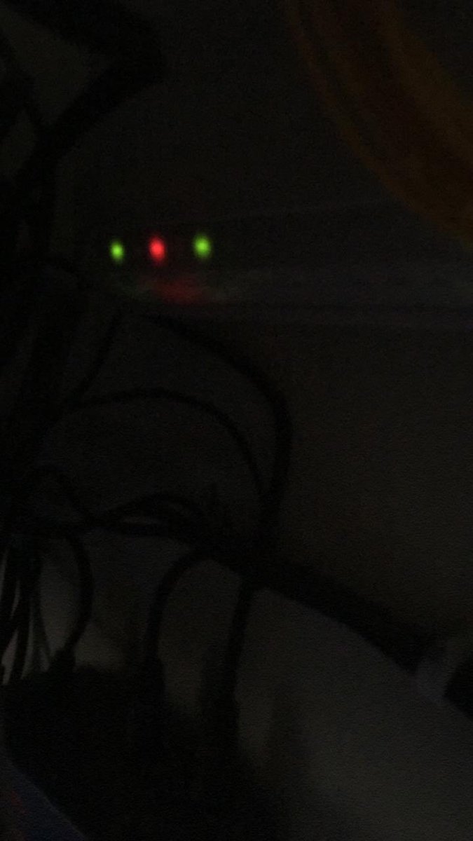 ryanrynov's tweet photo. @IndiHome koneksi inet drmh saya dri tdi ga bisa konek,lampunya merah terus knpa yah?udh dicoba restart bbrpa kali maish gtu https://t.co/kd4DBuQEBy