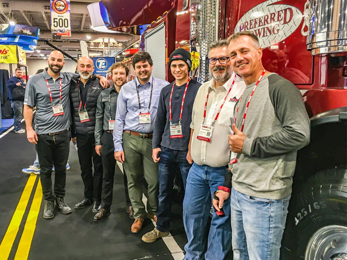 SimardTwinSteer's tweet photo. American Towman Exposition (4) : At NRC Industries booth, we discovered a @WstrnStarTrucks 4900 Sleeper, modified with our AMS40TP #twinsteer suspension, delivered to Gary and Collin VandenHeuvel, that you certainly have seen in Heavy Rescue 401
#simardsuspensions #westernstar https://t.co/vllGsVVujY