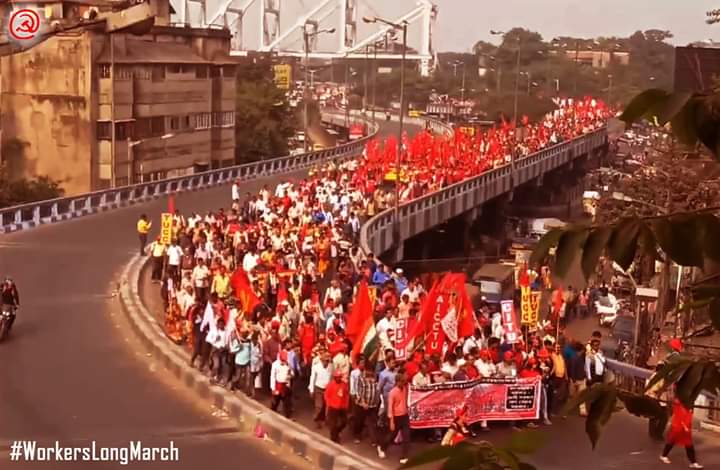 Sujan_Speak's tweet photo. The 283 Kim #WorkersLongMarch concluded today at #Calcutta. Red wave. Huge & undaunted people’s march demanding life & livelihood issues. A determined storm Against #NRC. Anti people manipulations by either @PMOIndia or @MamataOfficial will never be allowed in #WB. https://t.co/huHJPSFTjW